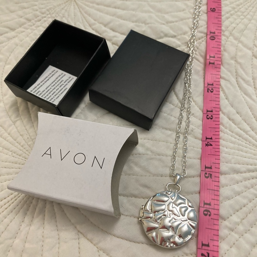 AVON NWT Silver Toned Light Stainless Steel Giraffe Print Locket in Gift Box